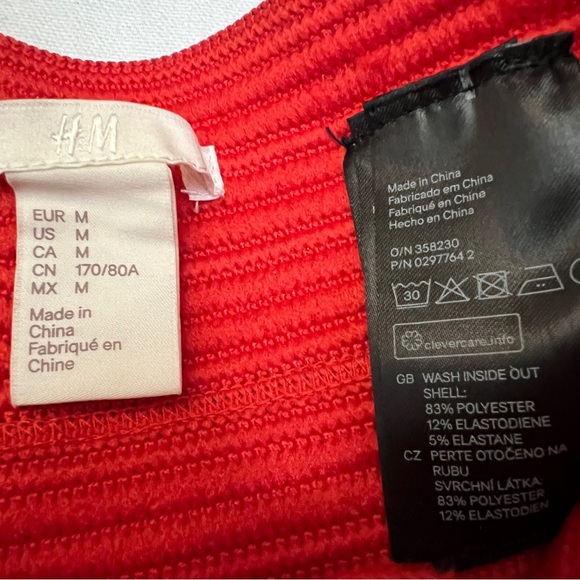 5/$20 H&M Stretchy Ribbed Pleated Skirt - Picture 5 of 6